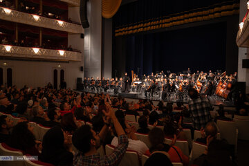 کنسرت ارکستر سمفونیک تهران به رهبری خانم *پانیذ فریوسفی*