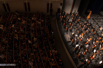 کنسرت ارکستر سمفونیک تهران به رهبری خانم *پانیذ فریوسفی*