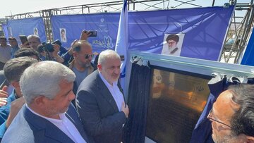 افتتاح سد انحرافی و کانال انتقال آب نجف‌آباد جیرفت توسط وزیر نیرو