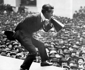 چارلی چاپلین: در جنگ جهانی اول برای مردم سخنرانی و احساسات‌شان را تحریک می‌کردم