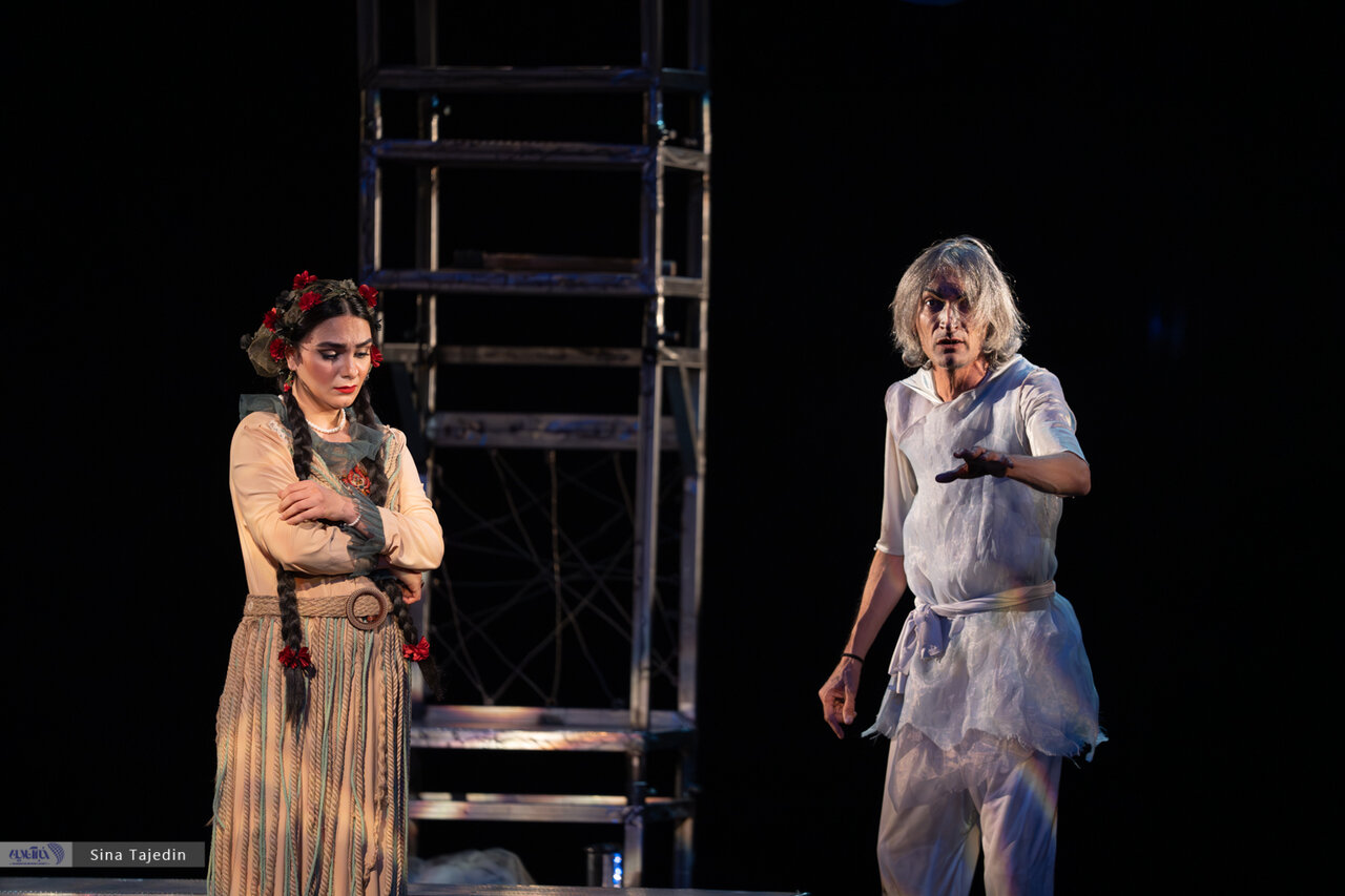 زنی که برای برگشت برکت به باغ به عقد درخت درآمد/ گزارش تصویری نمایش «عروس انار»