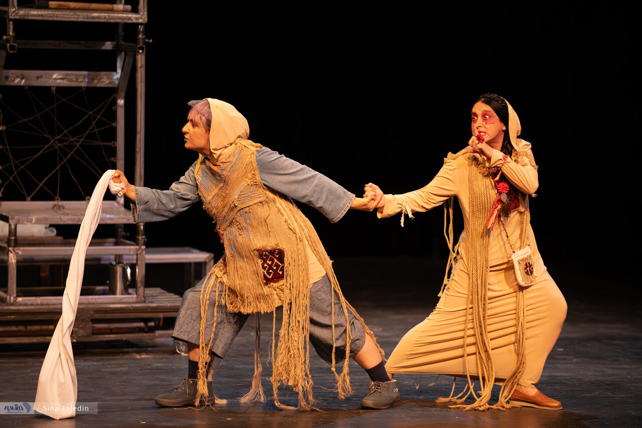 زنی که برای برگشت برکت به باغ به عقد درخت درآمد/ گزارش تصویری نمایش «عروس انار»