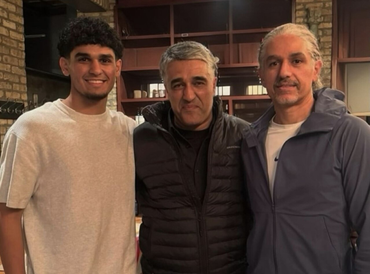 عکس | تصویری جدید از پژمان جمشیدی در کنار برادر و برادر زاده اش در سفر به تورنتو کانادا