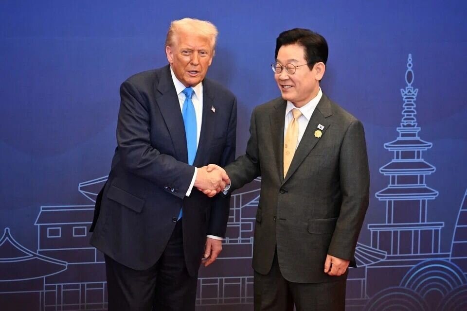 حمایت رسمی آمریکا از غنی‌سازی اورانیوم به کشور همسایه چین و کره شمالی / مجوز ساخت زیردریایی‌های تهاجمی با پیشران هسته‌ای