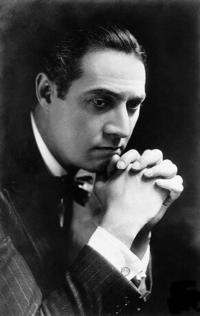 چارلی چاپلین: قرار شد ۱۰۰ هزار دلار به همسرم بدهم و از او جدا شوم