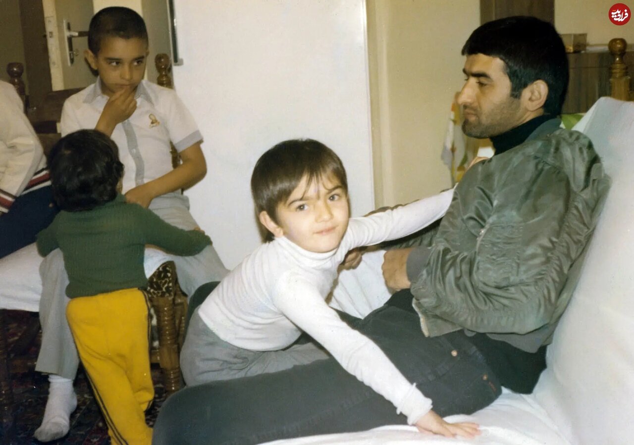 عکس/ سرلشکر بابایی در یک مهمانی خانوادگی؛ دهه ۵۰