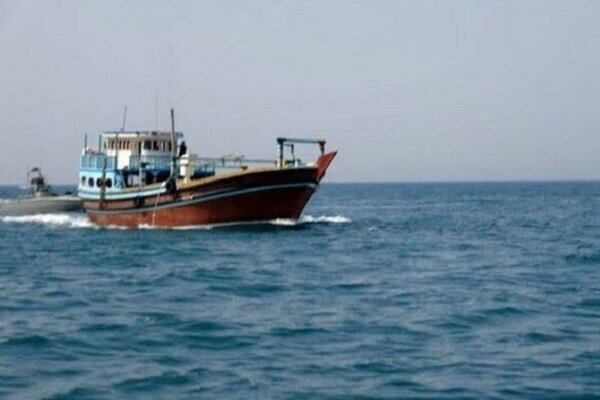 ببینید | توقیف یک شناور خارجی‌ در خلیج فارس با ۳۵۰ هزار لیتر سوخت قاچاق