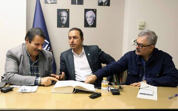 میرزا کوچک‌خان نامه‌ای به لنین می‌نویسد و می‌گوید که ما می‌خواهیم مانند حرکت شما در ایران انجام دهیم!