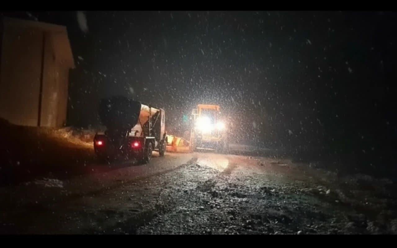 بارش برف و باران در چهارمحال و بختیاری؛ راهداری استان در آماده‌باش کامل