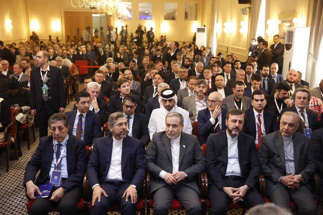 عراقچی: در حال حاضر شاهد حاشیه نشینی دیپلماسی هستیم /  ایران، امنیت کشورهای منطقه را امنیت خود می داند