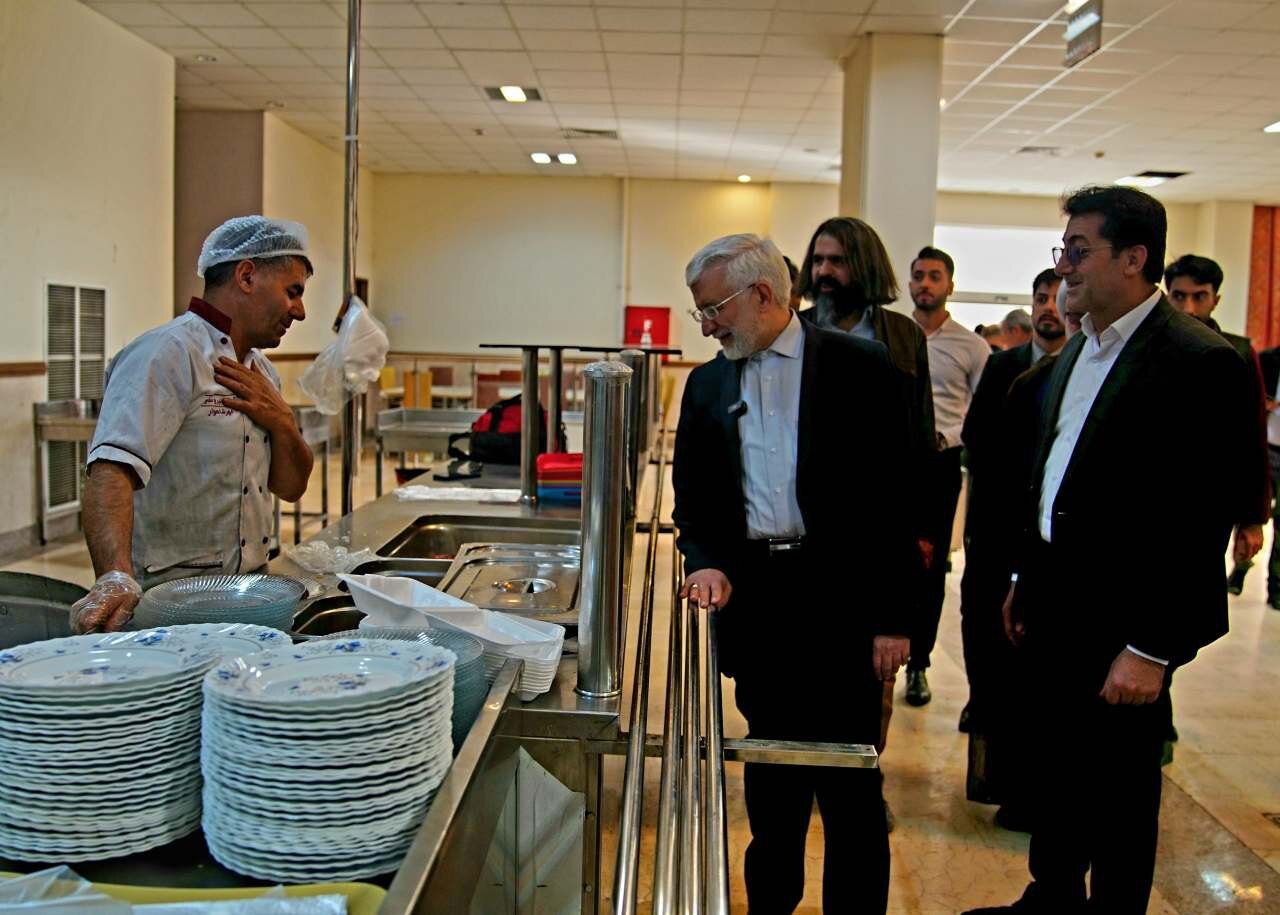 حضور سعید جلیلی در سلف یک دانشگاه و گفتگو با دانشجویان+تصاویر