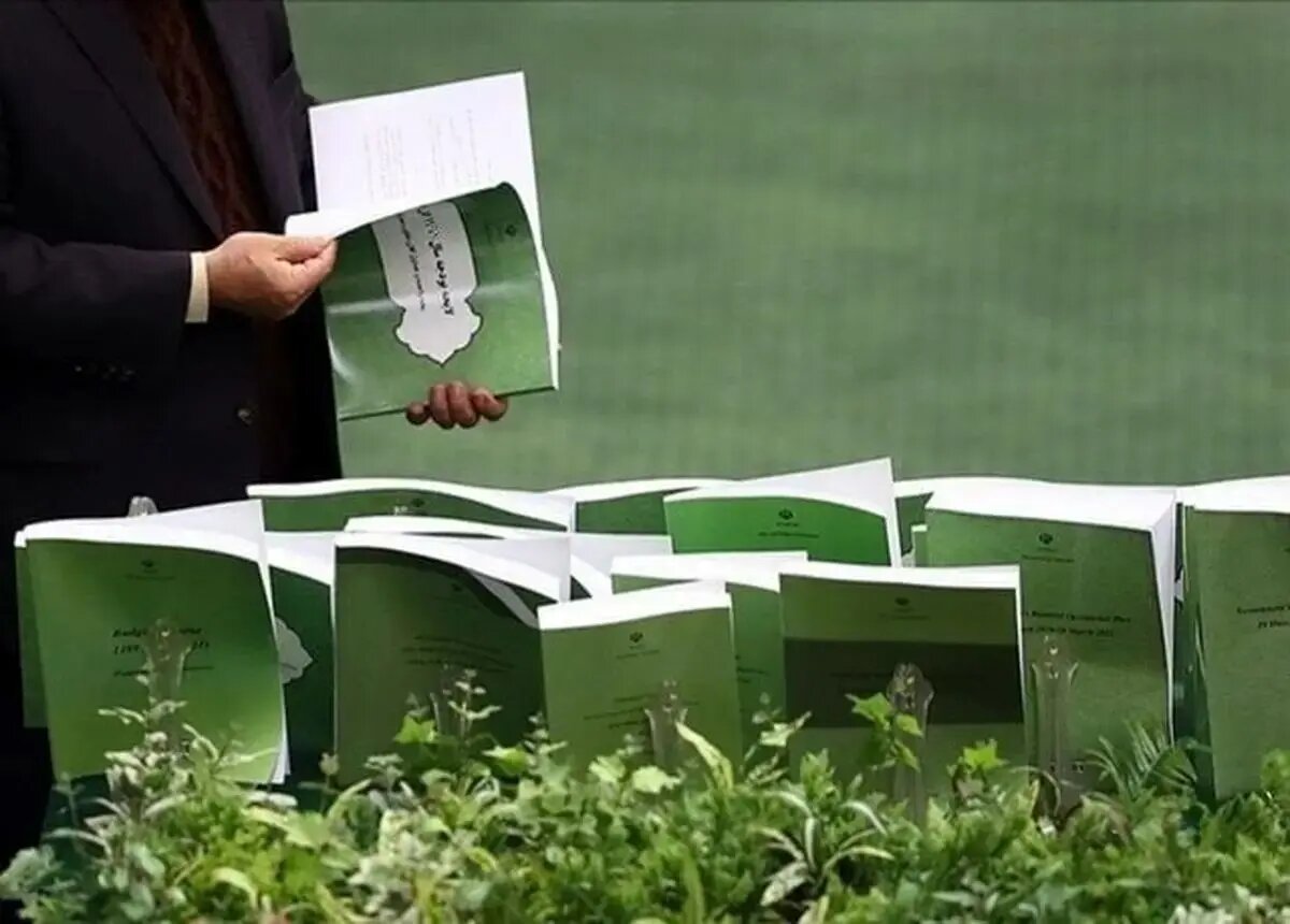 آقای رئیس جمهور! در بودجه نویسی تسلیم جوسازی مخالفان نشوید/ اجازه ندهید درآمدهای خیالی بتراشند/ در هزینه ها طرف مردم بایستید