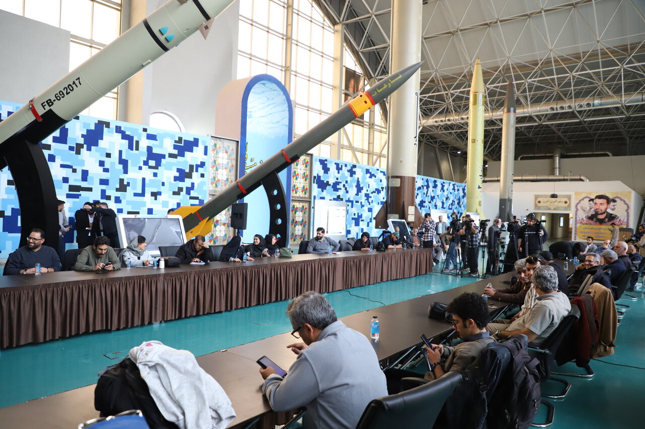 نشست خبری یک جشنواره تئاتری زیر سایهی موشکهای «خیبرشکن»، «فتاح» و...