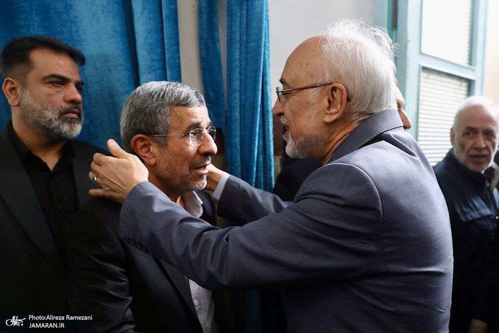 حضور چهرهها در مراسم ختم خواهر احمدینژاد + عکس