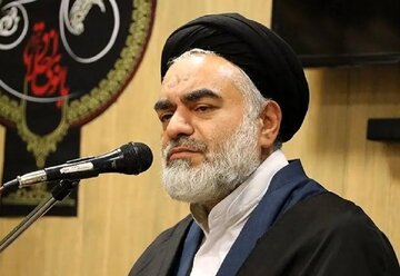 عضو خبرگان رهبری: همنشینی با انسان احمق، زمینه انحراف فکری و رفتاری را ایجاد می‌کند / یکی از کارآمدترین راه‌های اصلاح جوانان همنشینی با دوستان صالح است