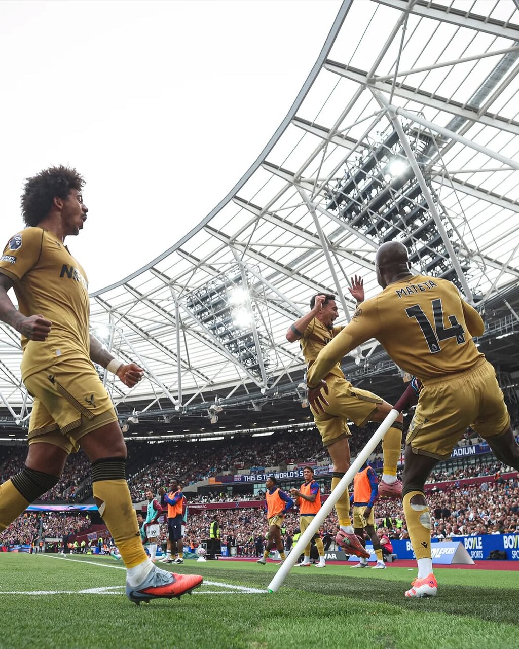 تصاویر منتخب لیگ برتر انگلیس؛ هالند و یک سیب!