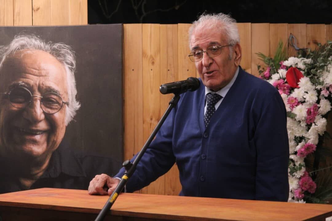 شاعری که اگر از او بپرسید چرا فیلم بازی کردی یا آواز خواندی؟ میگوید: دوست داشتم!/ شمس لنگرودی ۷۶ ساله شد