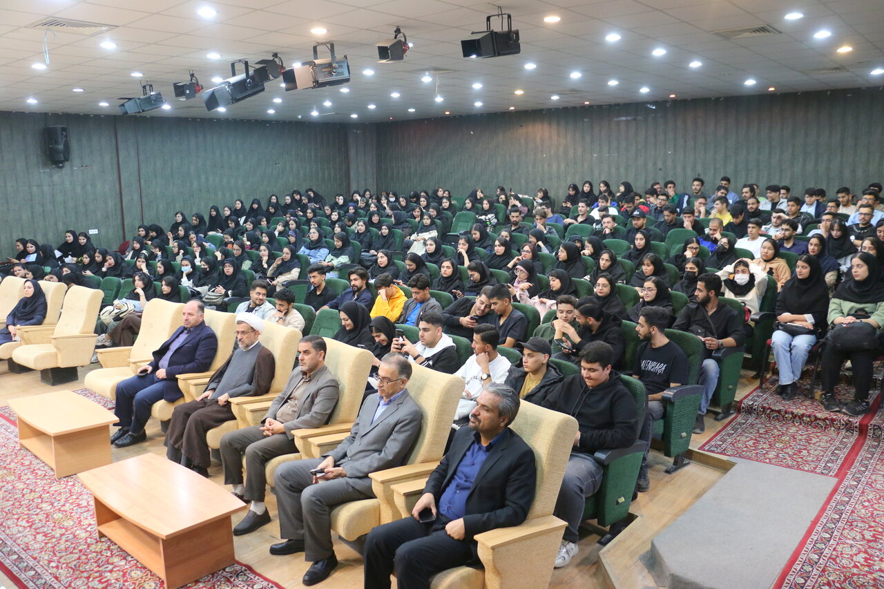 در مراسم استقبال از نودانشجویان، لادن‌مقدم تاکید کرد که برای تحقق مطالبه‌گری، وجود منطق، ایجاد فضای گفتگو و احترام متقابل از اهمیت بالایی برخوردار است.