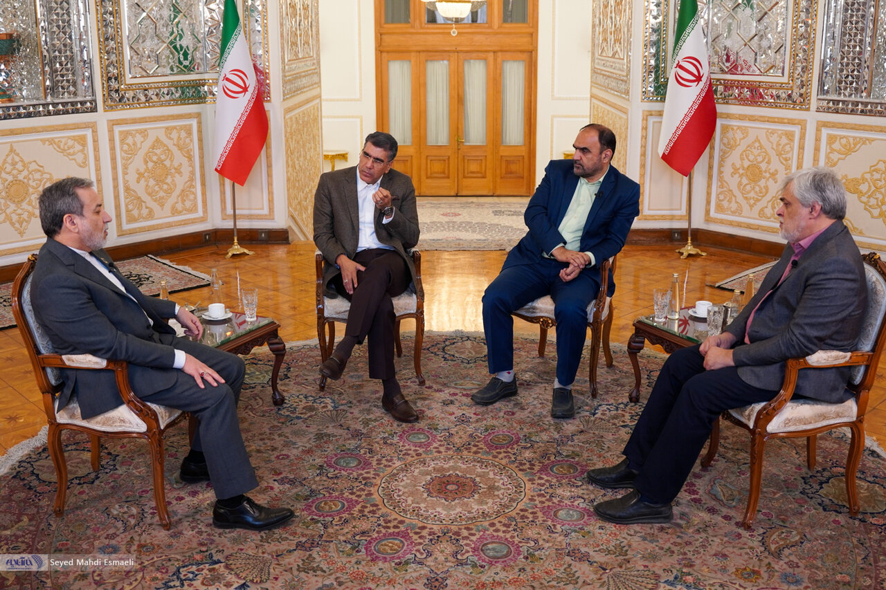 عراقچی: دیپلماسی استانی را گسترش داده ایم تا مشکلات استانهای مرزی با کشورهای همسایه حل شود / از این طریق بخشی از تحریمها برداشته می شود 2