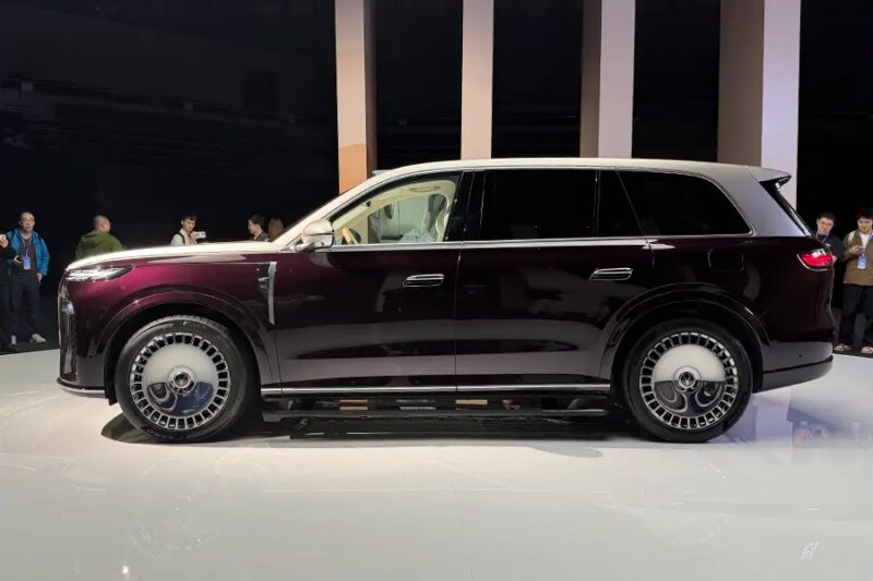 تقلید برند وارداتی ایران از مرسدس بنز / رقابت با شاسیبلندهای لوکس