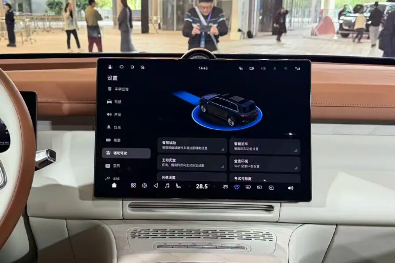 تقلید برند وارداتی ایران از مرسدس بنز / رقابت با شاسیبلندهای لوکس