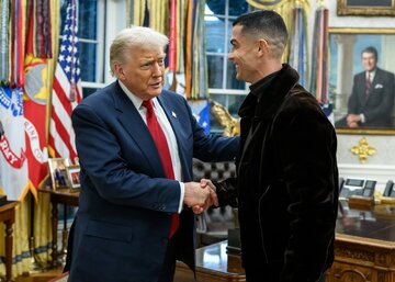 عکس | توضیح ترامپ به رونالدو از بمباران مراکز هسته‌ای ایران با جنگنده‌های B2