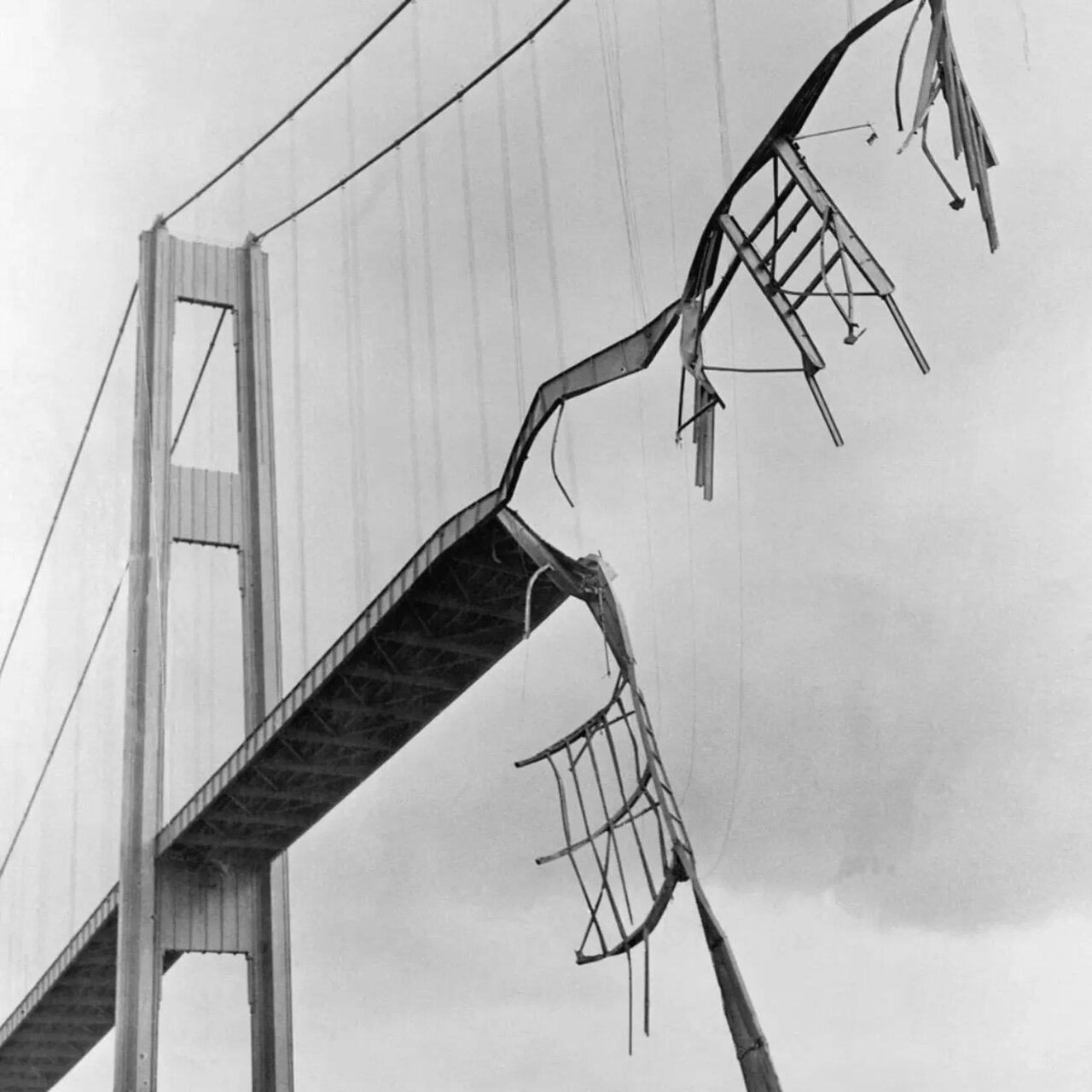 فروریختن سومین پل معلق بزرگ دنیا فقط ۴ ماه پس از افتتاح/ عکس فروریختن سومین پل معلق بزرگ دنیا فقط ۴ ماه پس از افتتاح/ عکس