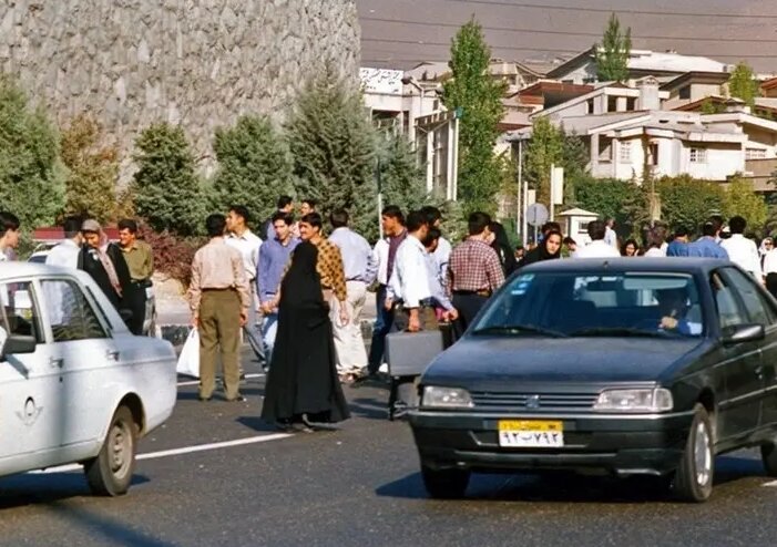 افزایش چشمگیر ۲۰۰۰ برابری قیمت سکه و ۱۴۱ برابری نرخ دلار در طی ۲۵ سال گذشته اتفاق افتاده است. این در حالی است که نرخ‌های ارز و طلا در آبان ماه سال ۷۹ چه مقادیری داشتند؟