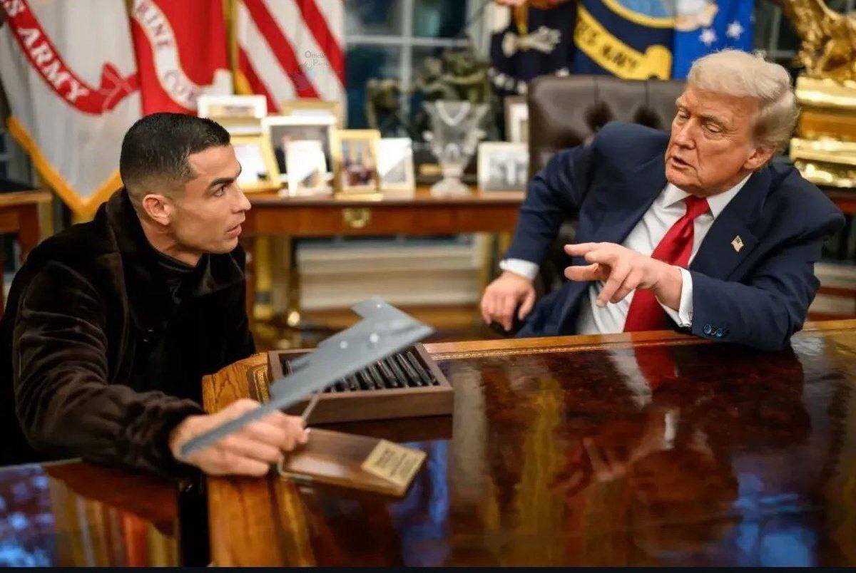 عکس| توضیح ترامپ به رونالدو از بمباران مراکز هستهای ایران با جنگندههای B2