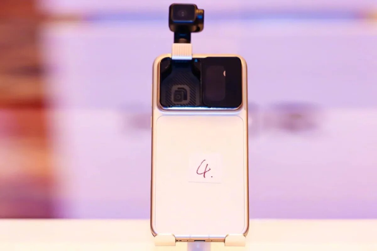 عکس | گوشی هوشمند رباتیک آنر