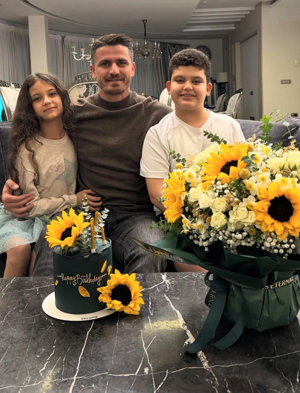 عکس | تولد وریا در کنار خانواده