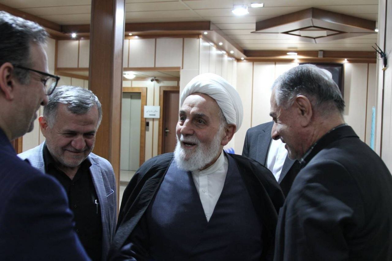 حسین شریعتمداری در کنار میرسلیم/ ناطق نوری هم آمده بود + تصاویر دوازدهمین سالگرد درگذشت مرحوم حاج حبیب الله عسگراولادی