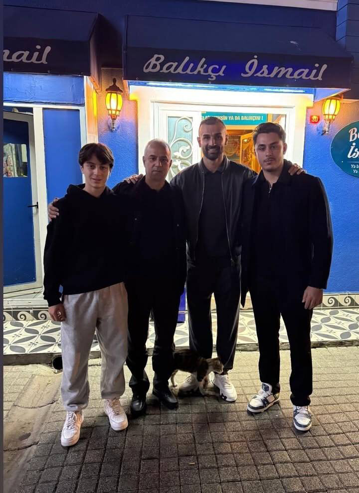 عکس| دیدار پرسپولیسیهای سابق با یکدیگر در استانبول/ آقای سرمربی ماهیگیر شد