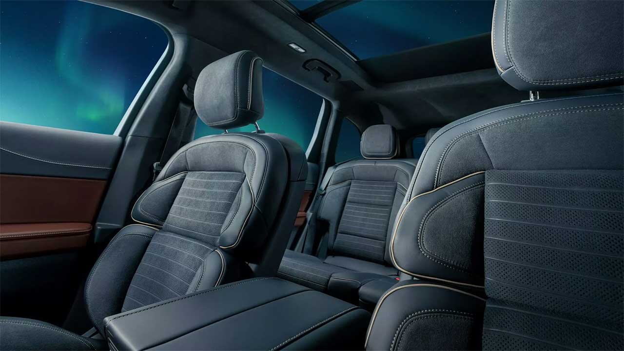 شفق قطبی در کابین خودرو!