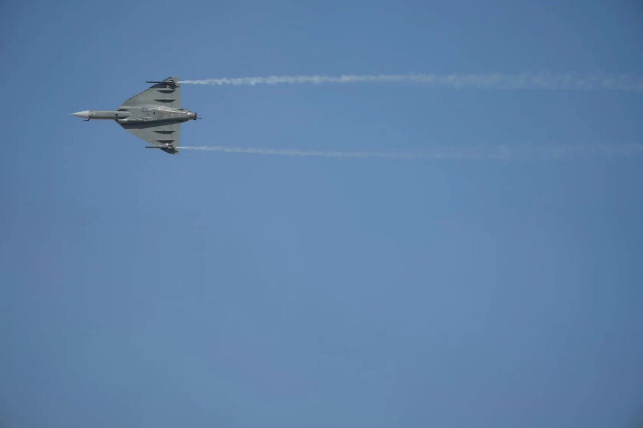 سقوط جنگنده هندی در نمایش هوایی دوبی