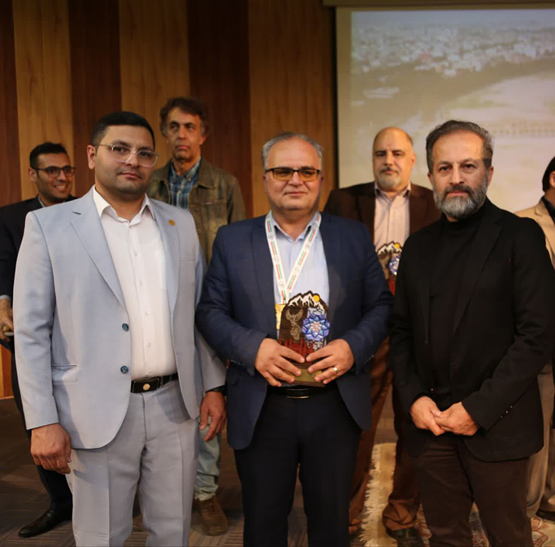 سمنان در اوج افتخار؛ تجلیل ملی از فاتحان ۳۱ قله کشور در همایش سیمرغ