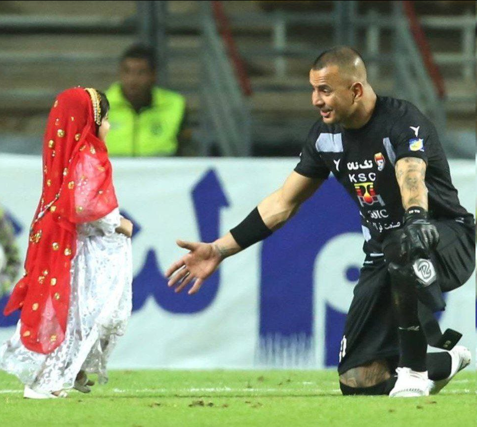 عکس| جذابترین جیمیجامپ لیگ برتر در آغوش لک