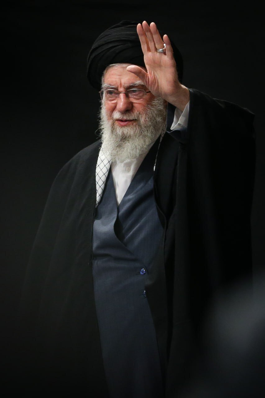 تصاویر خاص از رهبرانقلاب در اولین شب از ایام شهادت حضرت زهرا (س) + عکس 2