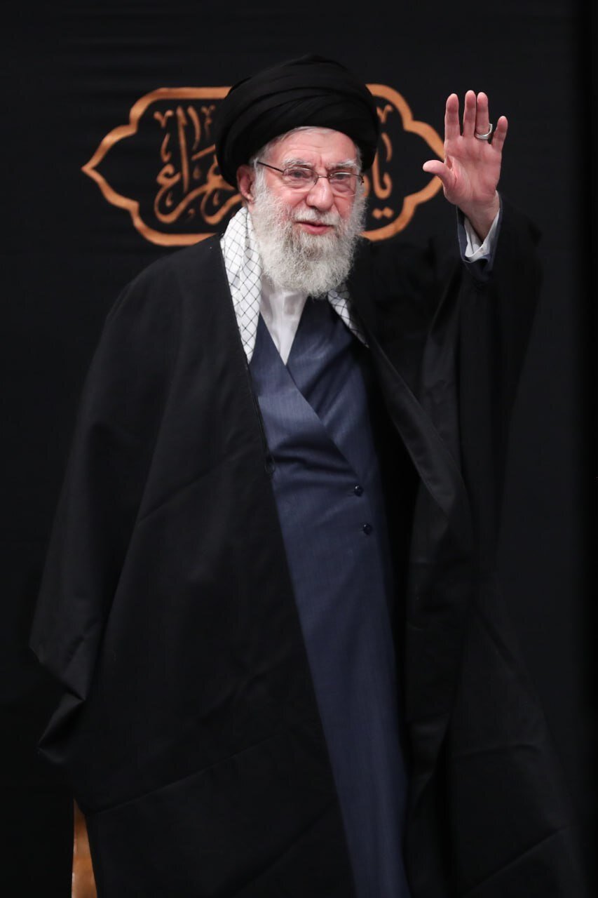 تصاویر خاص از رهبرانقلاب در اولین شب از ایام شهادت حضرت زهرا (س) + عکس 4