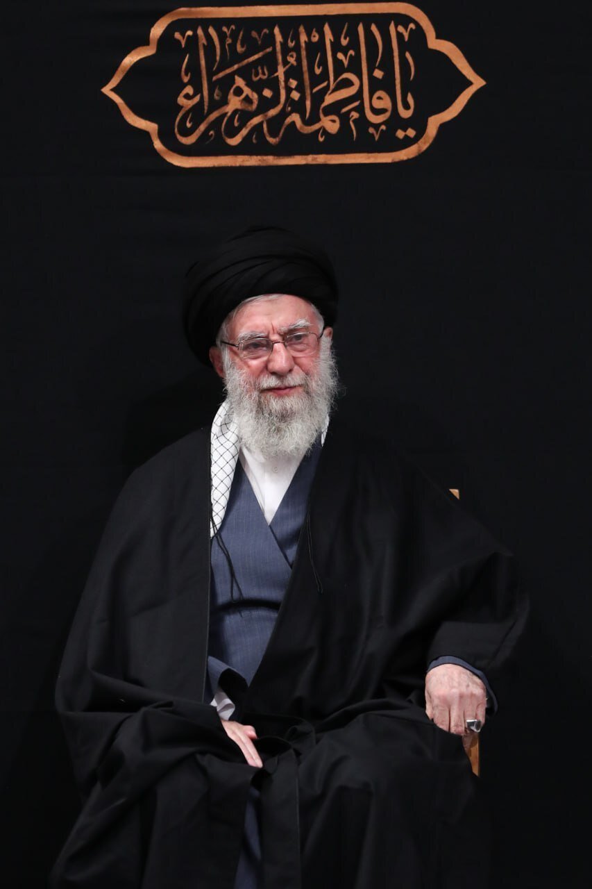 تصاویر خاص از رهبرانقلاب در اولین شب از ایام شهادت حضرت زهرا (س) + عکس 3