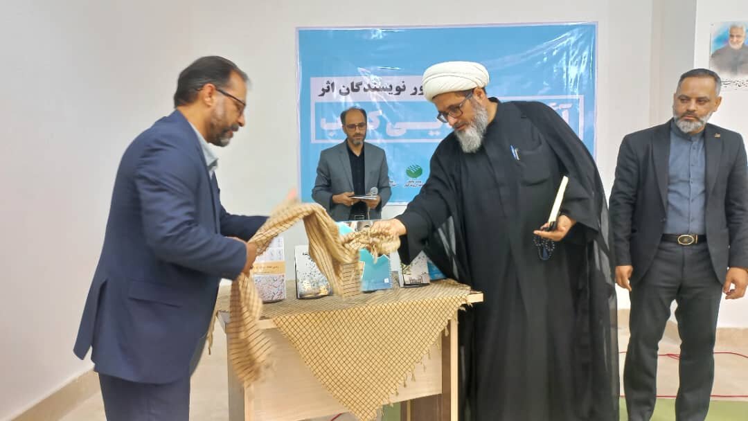 آثار نویسندگان و شاعران اروندکناری رونمایی شد