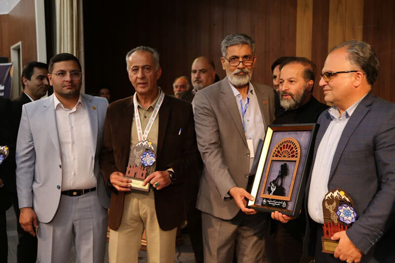 سمنان در اوج افتخار؛ تجلیل ملی از فاتحان ۳۱ قله کشور در همایش سیمرغ