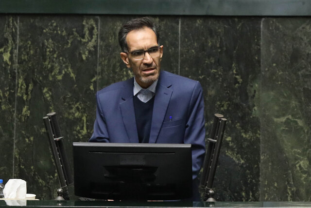 نماینده مجلس: خوش‌بینی بیش از، حد ممکن است حاشیه امنی برای برخی مسئولان اجرایی ایجاد کرده باشد/ فرمایشات حضرت آقا تکلیف را روشن کرده است - خبرآنلاین