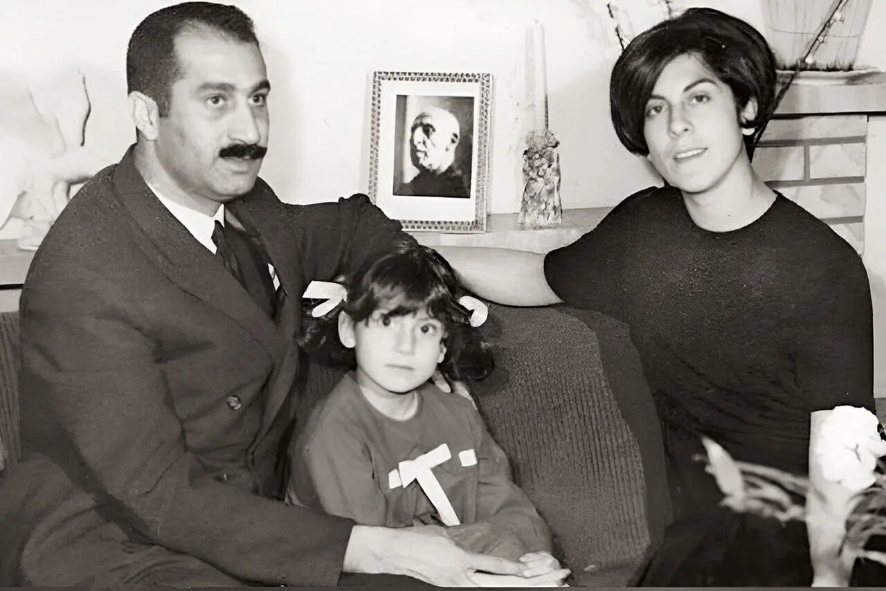 پرستو فروهر اعلام کرد: در زمان بردن پدرم، مادرم سرود «ای ایران» را آغاز کرد.