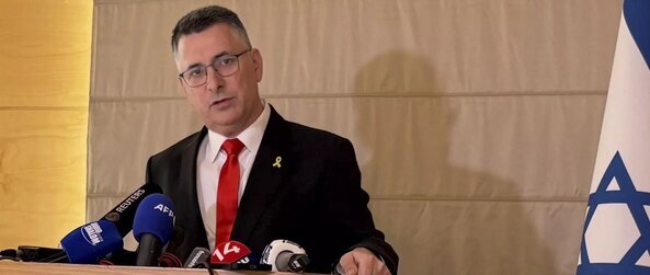 وزیر امور خارجه اسرائیل اعلام کرد: تهران در پی دستیابی به تسلیحات هستهای است و این مسئله خطرات جدی برای امنیت منطقه به همراه دارد. وزیر امور خارجه اسرائیل اعلام کرد: تهران در پی دستیابی به تسلیحات هستهای است و این مسئله خطرات جدی برای امنیت منطقه به همراه دارد.