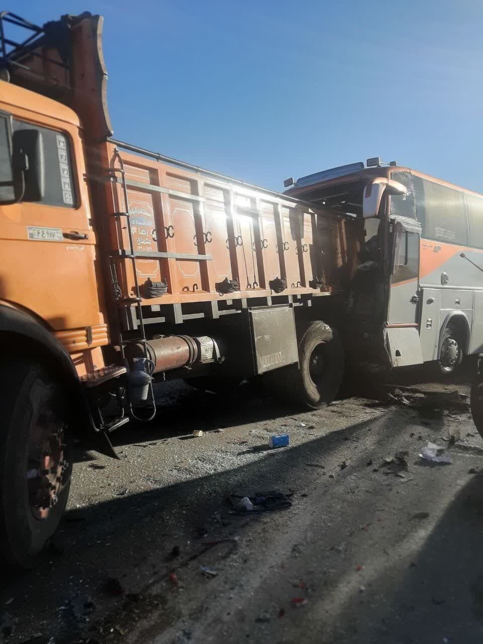 تصادف زنجیرهای در این جاده مرگبار شد/ آمار مصدومان