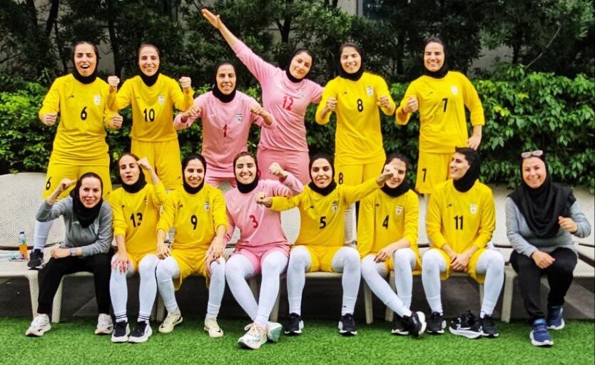 عکس | ژست دختران ایران در فیلیپین با پیام اینفانتینو 3