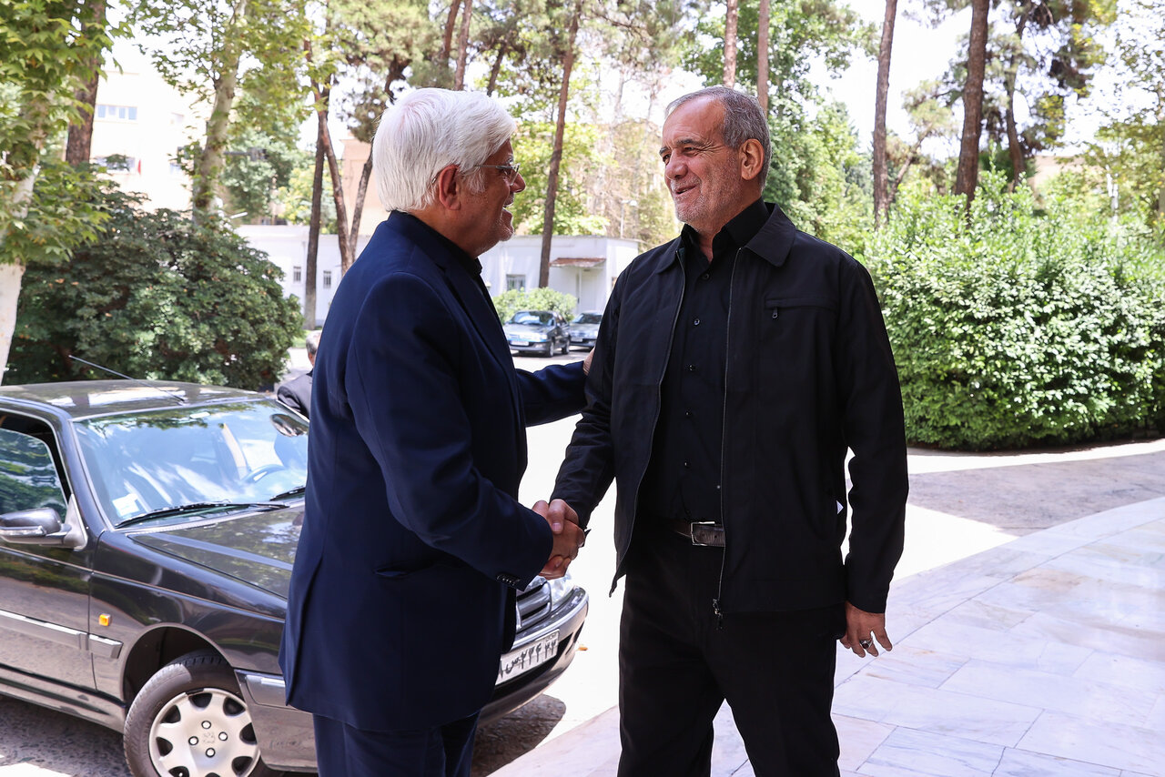 پشت پرده تاکید رسانه های قالیبافی بر استعفای عارف/ ماجرا چه بود؟