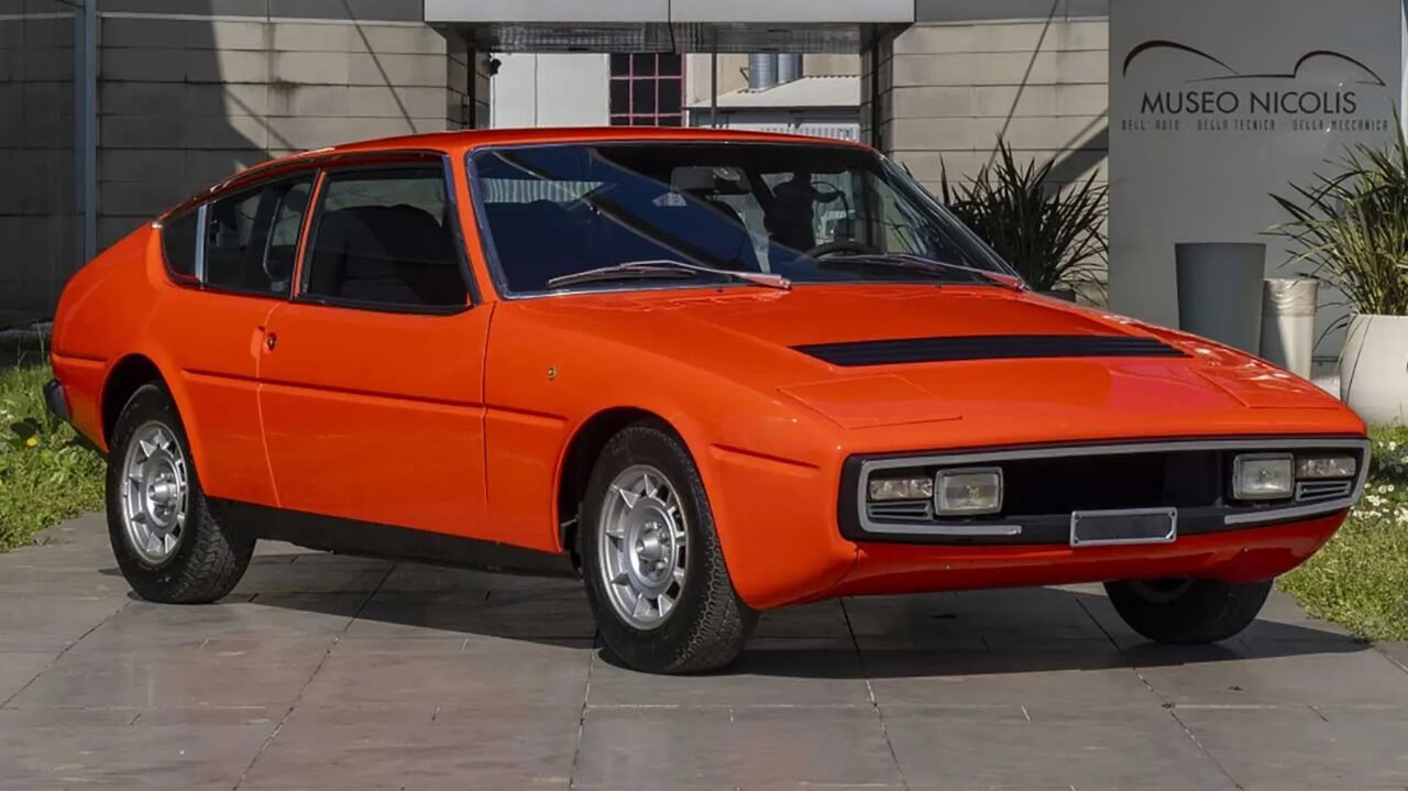 خودروی فرانسوی با چراغهای پیکان!