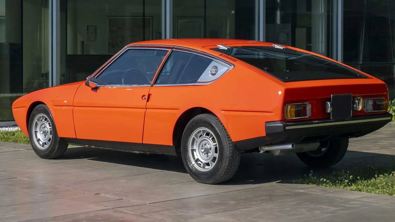 خودروی فرانسوی با چراغهای پیکان!